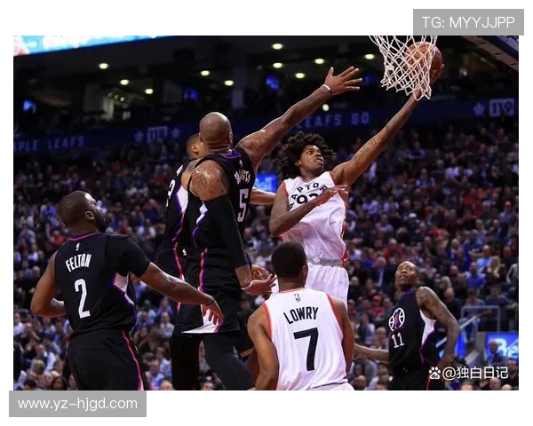 字母哥失控怒撕球衣雄鹿惨败后更衣室内冲突升级引发关注